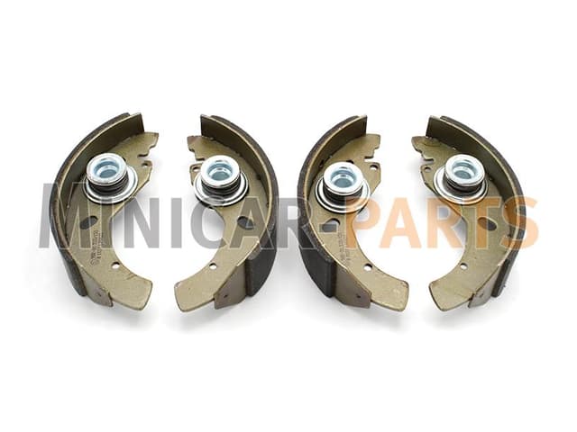 Brake shoes set brake drum